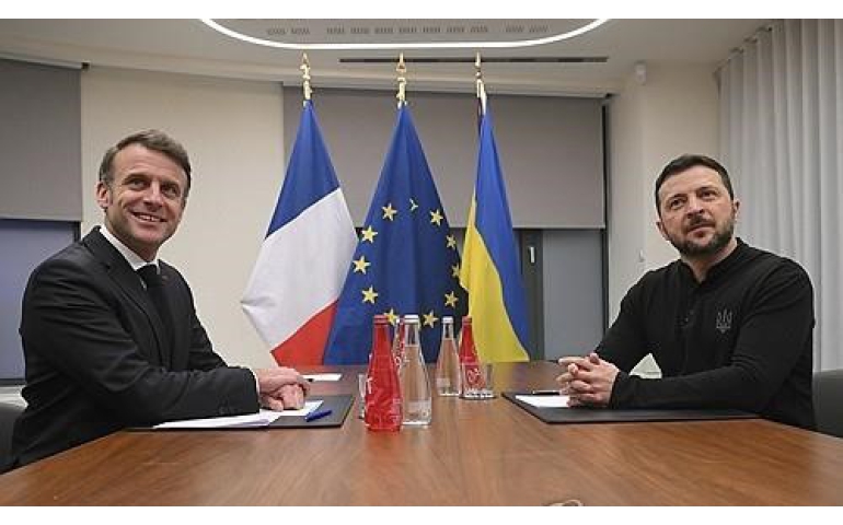 В.Зеленский Украинд Барууны цэрэг оруулах талаар Францын ерөнхийлөгчтэй ярилцжээ