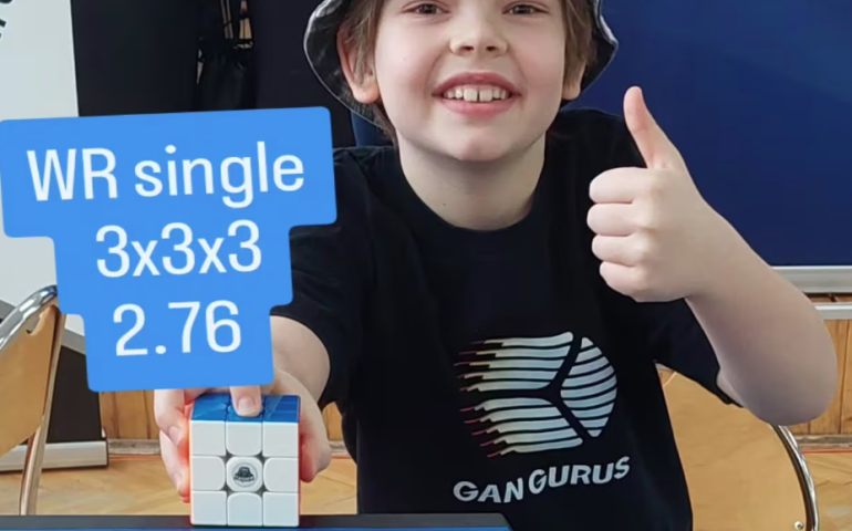 Польш: Есөн настай хүү Рубикийн шоог хамгийн хурдан эвлүүлж дээд амжилт тогтоов