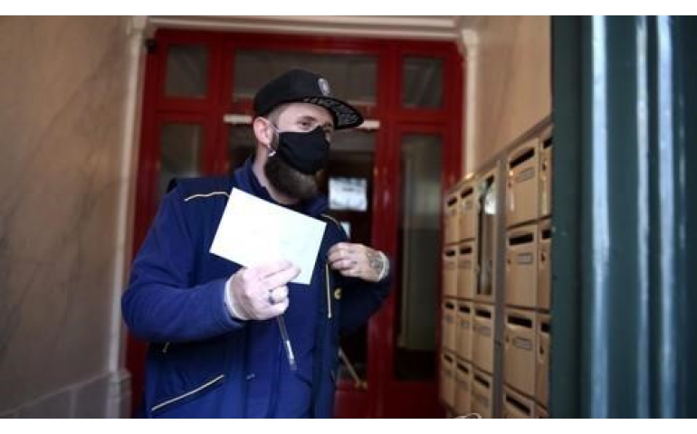 Франц: Шуудан зөөгч олон зуун захидал хаяж устгасны учир юу байв?
